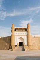 bukhara, Oezbekistan. december 2021. de oude vesting muur van de citadel foto