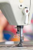 close-up industriële naaimachine foto