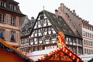 Kerstmis markt in middeleeuws stad- foto