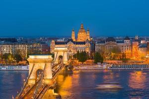 kettingbrug in Boedapest foto