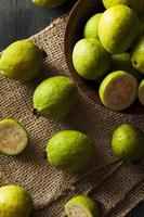 verse biologische groene guave