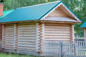 oud houten huis. Russisch bad. huis van balken foto