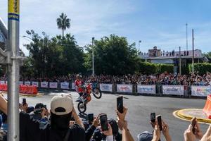guadalajara, Mexico - oktober 25 2022 showrun Aaron Colton, didier goirand en ivan ramirez rijden motorfietsen foto