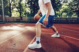 tonen zijn basketbal vaardigheden foto