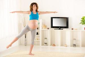 zwanger Dames oefening Bij huis foto