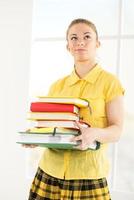 vrouw leerling met boeken foto