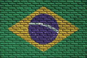 Brazilië vlag is geschilderd op een oud steen muur foto