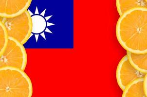 Taiwan vlag in citrus fruit plakjes verticaal kader foto