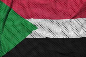 Soedan vlag gedrukt Aan een polyester nylon- sportkleding maas kleding stof w foto