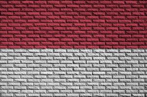 Indonesië vlag is geschilderd op een oud steen muur foto