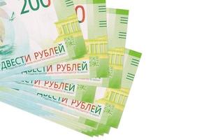 200 Russisch roebel rekeningen leugens in klein bundel of pak geïsoleerd Aan wit. mockup met kopiëren ruimte. bedrijf en valuta uitwisseling foto