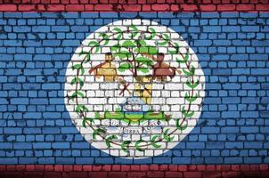 Belize vlag is geschilderd op een oud steen muur foto
