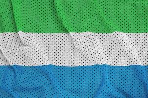 Sierra Leone vlag gedrukt Aan een polyester nylon- sportkleding maas f foto