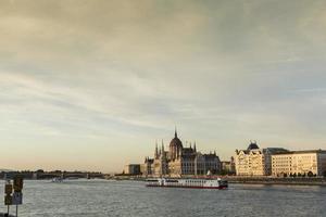 visie Bij Donau rivier- in Boedapest, Hongarije foto