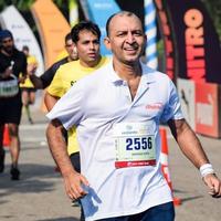 nieuw Delhi, Indië - oktober 16 2022 - vedanta Delhi voor de helft marathon ras na covid in welke marathon deelnemers over naar kruis de af hebben lijn, Delhi voor de helft marathon 2022 foto