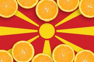 Macedonië vlag in citrus fruit plakjes horizontaal kader foto