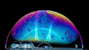 close-up van abstracte kleurrijke zeepbel foto