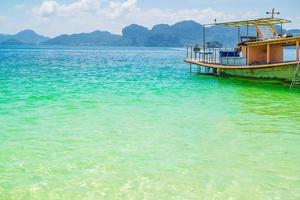 mooi idyllisch zeegezicht en wit zand Aan koh poda eiland krabi stad thailand.krabi - in zuidelijk Thailand is een van de meest ontspannende plaatsen Aan de planeet. foto