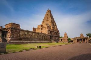 tanjore groot tempel of brihadeshwara tempel was gebouwd door koning raja raja cholan in danjavur, tamil nadu. het is de heel oudste en hoogste tempel in Indië. deze tempel vermeld in unesco erfgoed plaats foto