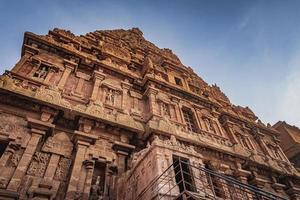 tanjore groot tempel of brihadeshwara tempel was gebouwd door koning raja raja cholan in danjavur, tamil nadu. het is de heel oudste en hoogste tempel in Indië. deze tempel vermeld in unesco erfgoed plaats foto