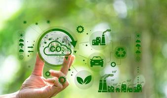 ontwikkelen duurzame co2 concepten en laag verminderen co2 uitstoot en koolstof voetafdruk naar begrenzing globaal opwarming en klimaat Wijzigen. duurzame milieu beheer, kas van hernieuwbaar energie foto