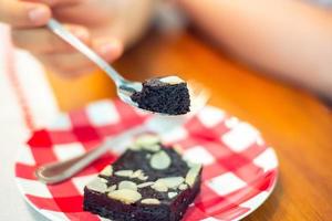 mooi zo gezond ongezoet toetje heerlijk amandelen chocola brownie taart plak Aan lepel foto