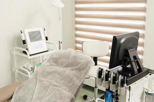 schoonheidsspecialist kantoor met modern uitrusting in een medisch esthetisch kliniek foto