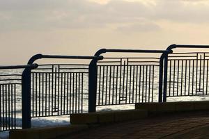 veiligheid hek Aan de middellandse Zee kust. foto