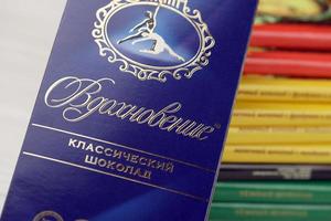 Charkov, Oekraïne - januari 27, 2022 bundel van beroemd Russisch chocola producten - babajevskiy chocola, vdokhnovenie en alyonka. oud Russisch traditioneel chocola foto