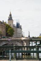 chatelet paleis De volgende naar de Seine rivier- in Parijs foto