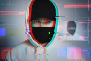 creatief beeld met anoniem hacker met glitch en interferentie Effecten foto