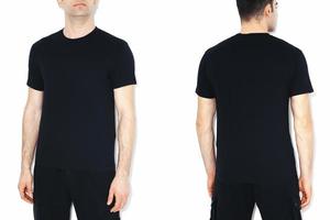 geïsoleerd zwart t-shirt model vooraanzicht foto