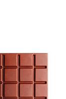 vierkante vorm melk chocola Aan een wit achtergrond van bovenstaande. geïsoleerd een geheel bord van donker chocola geïsoleerd Aan wit van bovenstaand foto