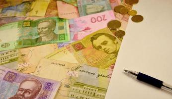 oekraïens geld, pen en blanco foto