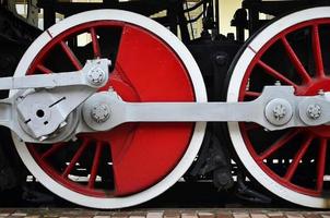 rood wielen van stoom- trein foto