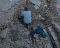 Bergamo Italië september 2022 archeoloog Bij werk in oude Romeins weg in bovenste stad in Bergamo foto