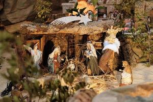 geboorte tafereel met baby Jezus. de magi in de geboorte tafereel. christen traditie heeft het dat drie koningen bezocht Jezus. foto