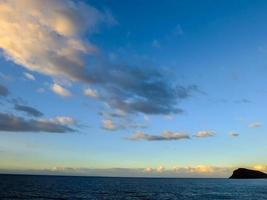 zonsondergang over- de oceaan Aan de kanarie eilanden foto