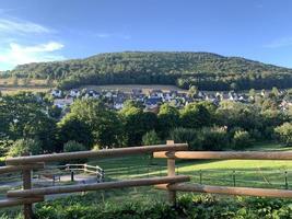 panoramisch visie van idyllisch berg landschap, met vers groente, mooi zonnig dag. duitsland. foto