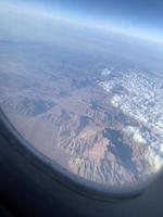 visie van de vliegtuig venster. Egypte woestijn.