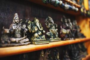 souvenirs van Indisch goden voor toeristen Bij de markt in noordelijk goa foto