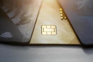 selectief focus microchip Aan betalen door credit kaart of credit goud kaart voor achtergrond. contactloos betalingen. foto