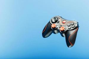 zwart gamepad Aan een zwart rood achtergrond, . gaming concept. foto