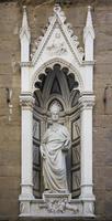 standbeeld van st. subsidio, de beeldhouwer nanni di banco.