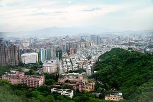 taipei, Taiwan, toeristen Gaan bezienswaardigheden bekijken de stadsgezicht panorama visie de hoogste gebouw en de beroemd landschap welke de mooi plaats voor reizen in Taiwan van olifant berg foto