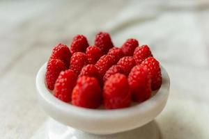 framboos detailopname Aan een mooi stellage, zomer fruit. foto