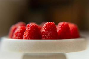 framboos detailopname Aan een mooi stellage, zomer fruit. foto