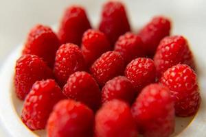 framboos detailopname Aan een mooi stellage, zomer fruit. foto