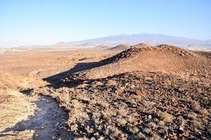 rotsachtig landschap Aan de kanarie eilanden foto