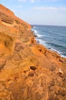 rotsachtig kust van de kanarie eilanden foto
